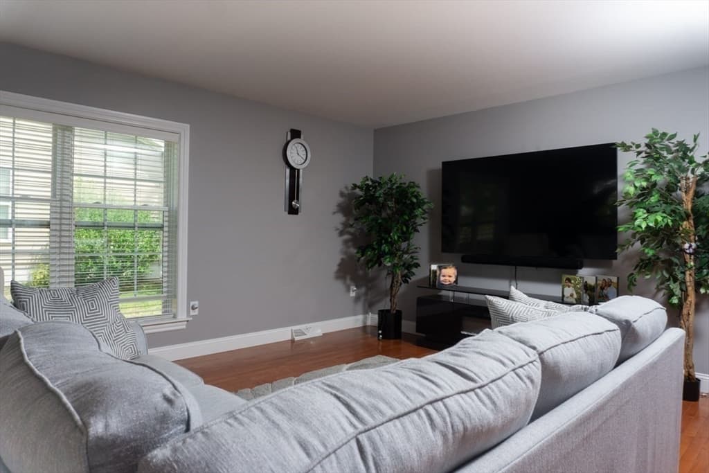 4 Leslie Court, Rockland MA 02370 photo 7