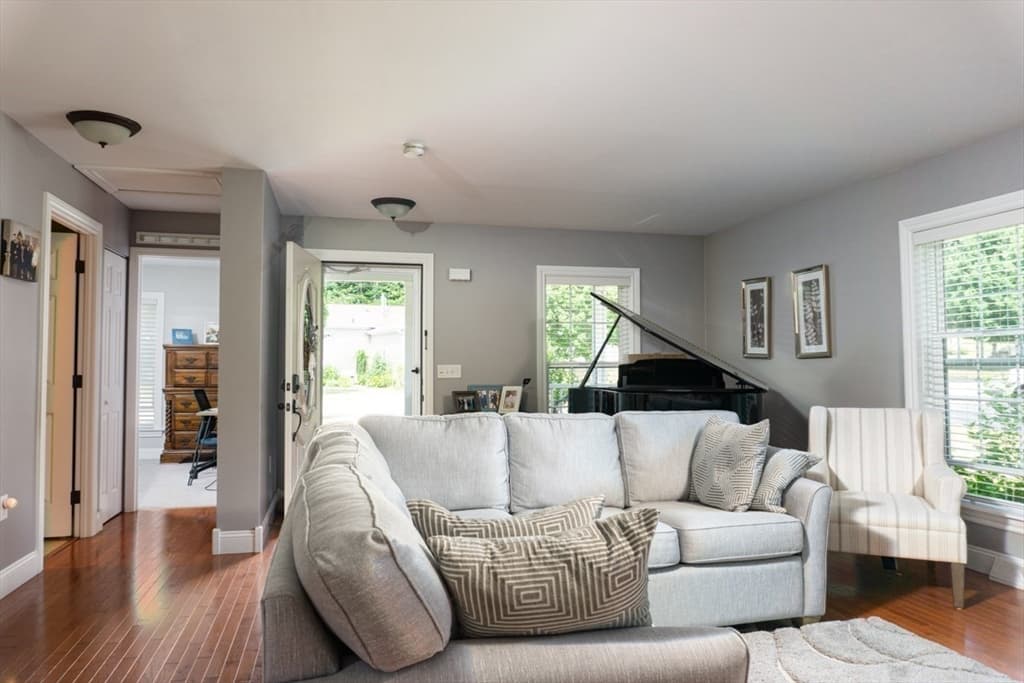 4 Leslie Court, Rockland MA 02370 photo 5