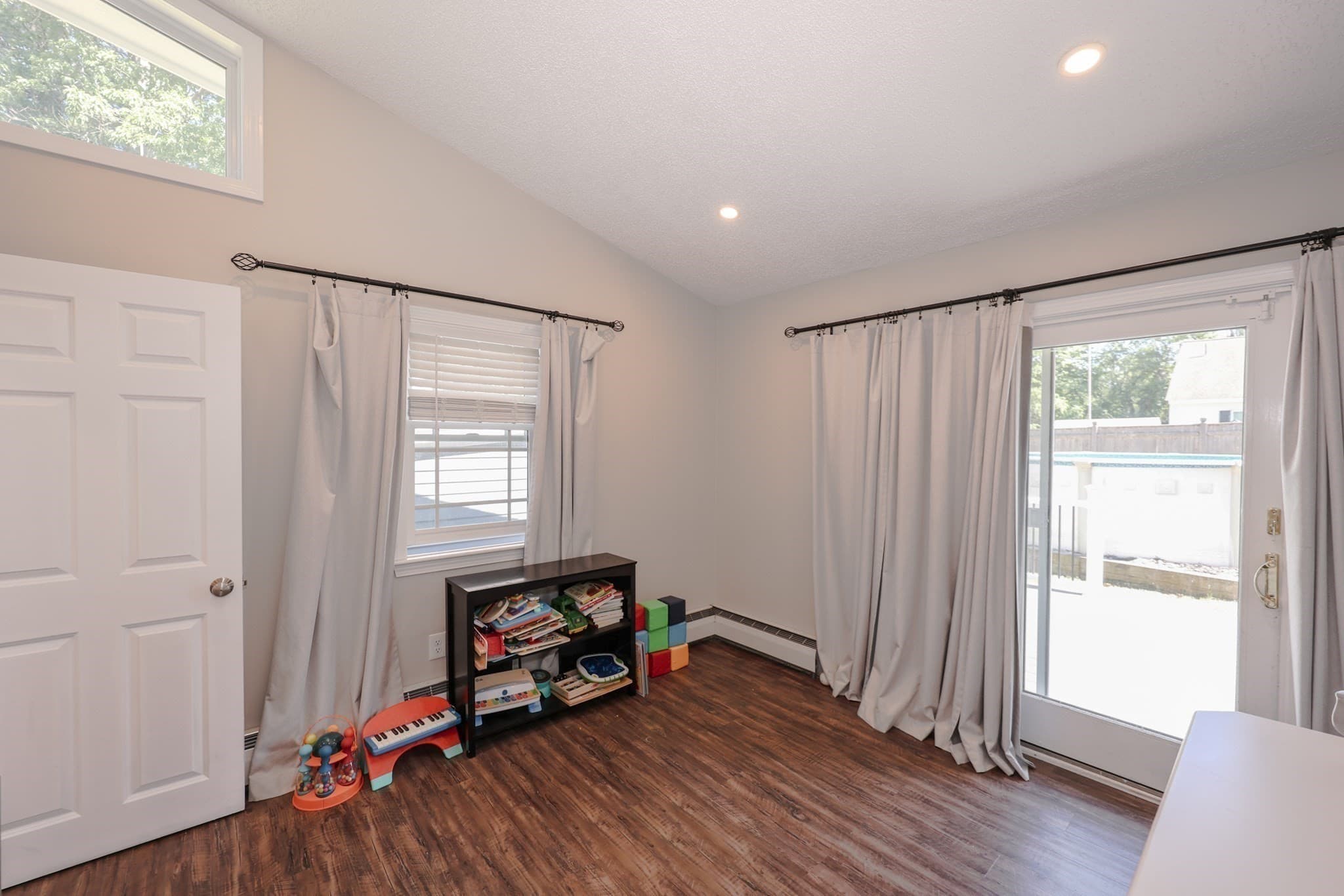 Single Family Residence at 86 Meadowbrook Road, Chelmsford MA 01863, photo 14 of 41
