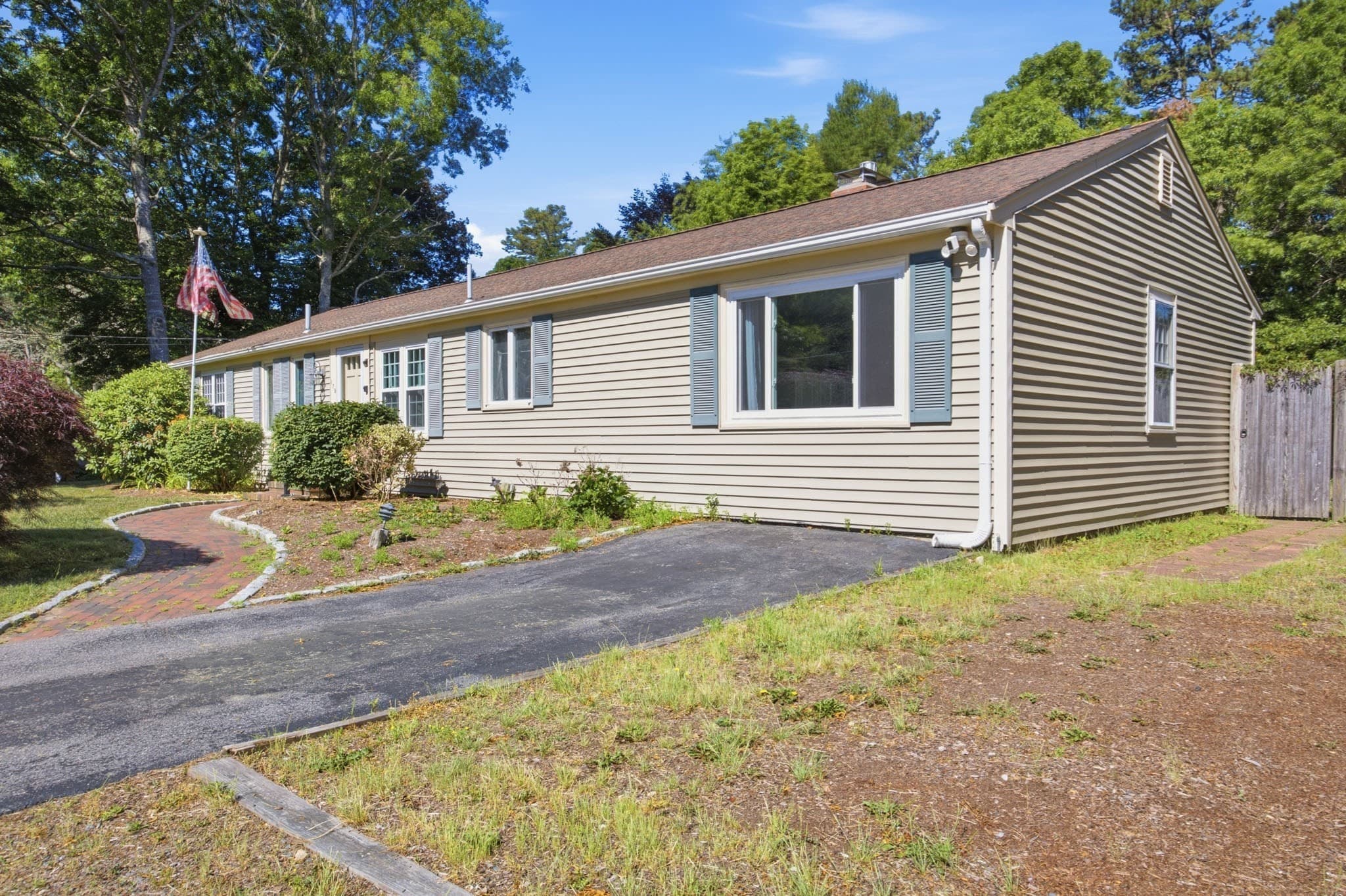 Single Family Residence at 179 Sheaffer Rd, Barnstable MA 02632, photo 2 of 33