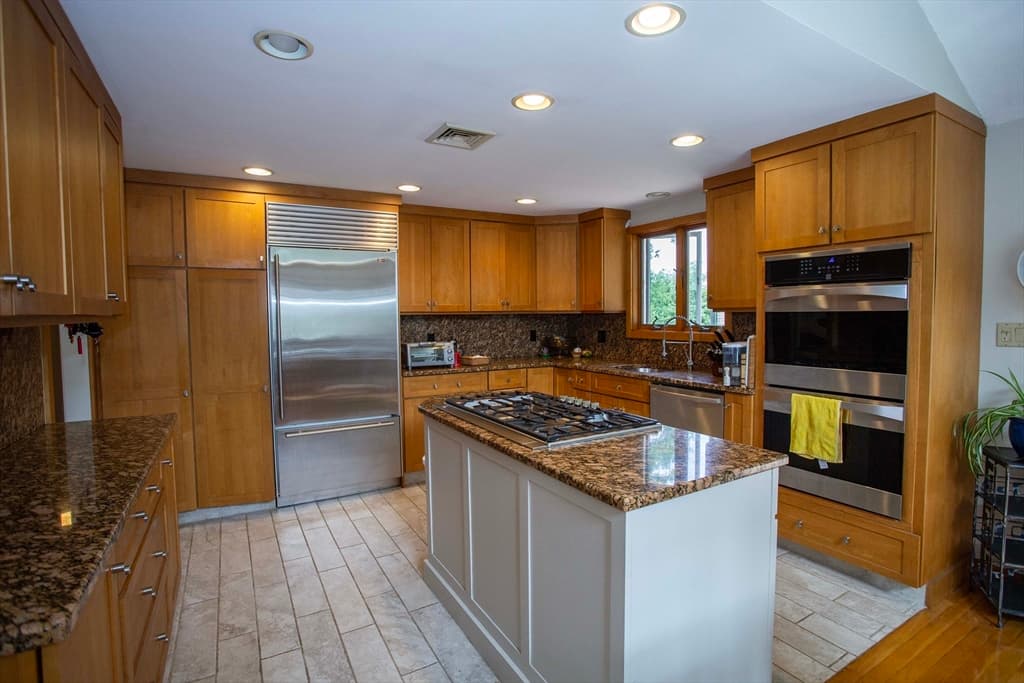 Single Family Residence at 6 Woodland Ave, Saugus MA 01906, Saugus, photo 9 of 42