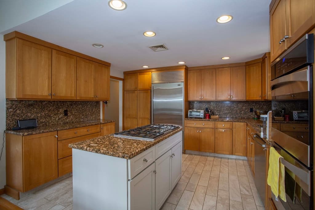 Single Family Residence at 6 Woodland Ave, Saugus MA 01906, Saugus, photo 8 of 42