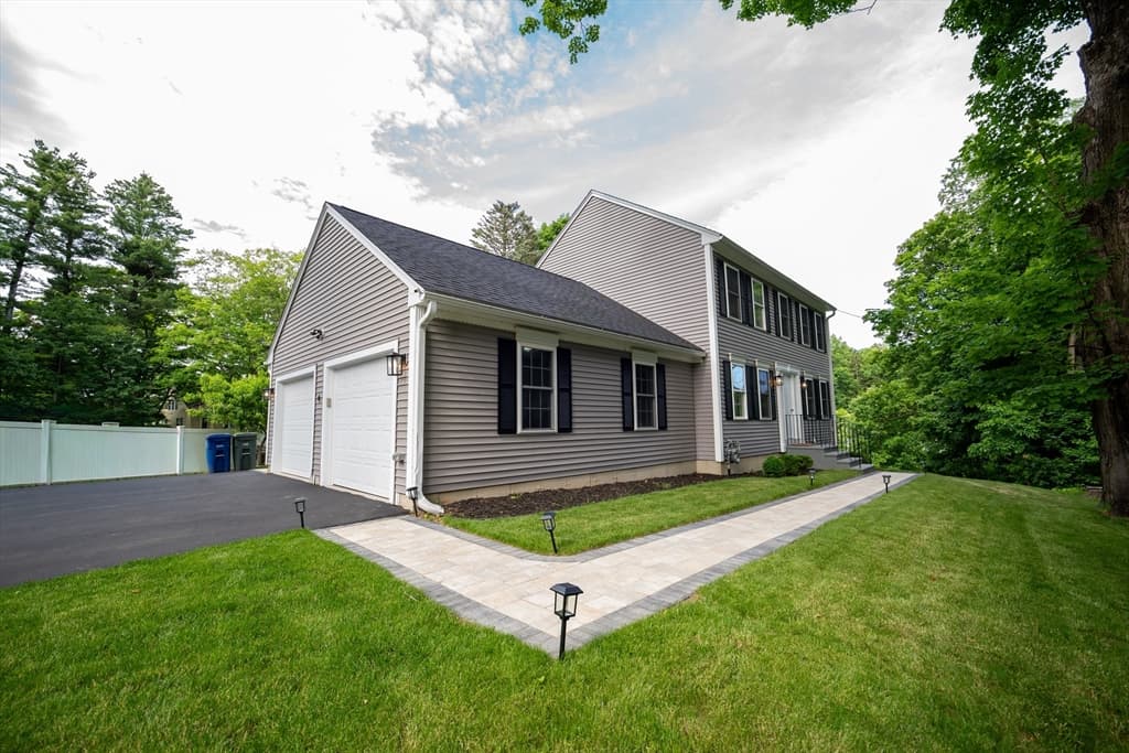 4 Wilder Rd, Leominster MA 01453