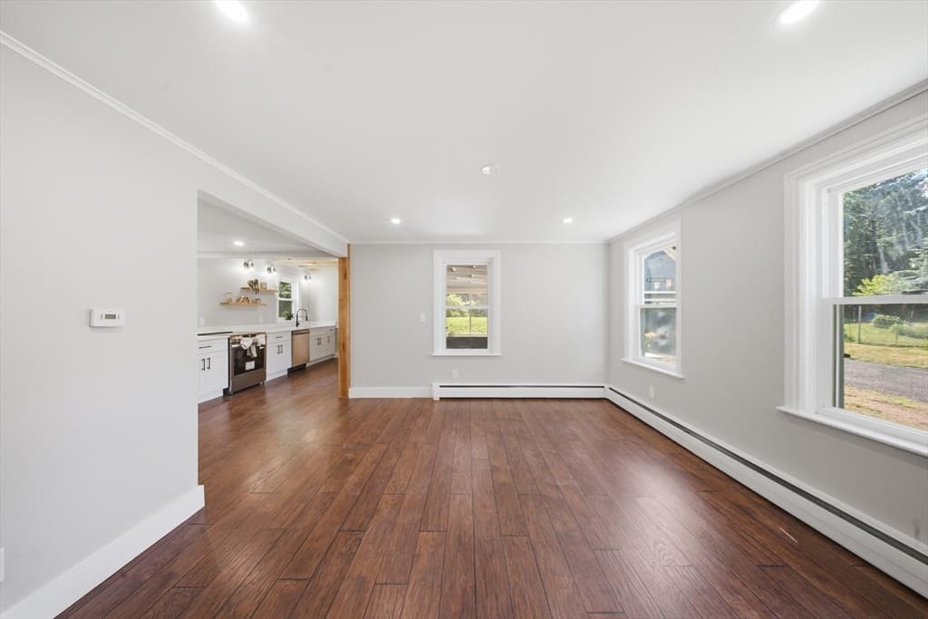 286 Blackstone St, Uxbridge MA 01569 photo 3