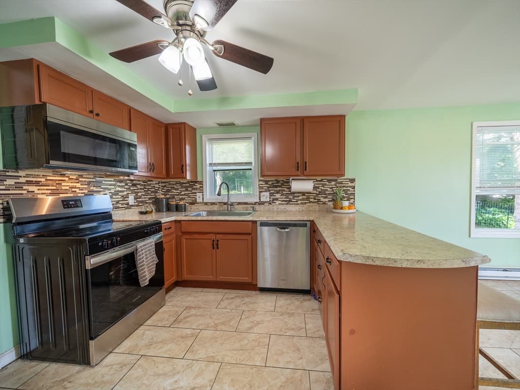 2 Amesbury St, Worcester MA 01605 photo 9