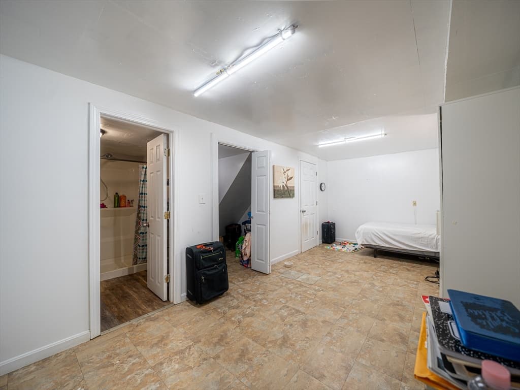 2 Amesbury St, Worcester MA 01605 photo 30