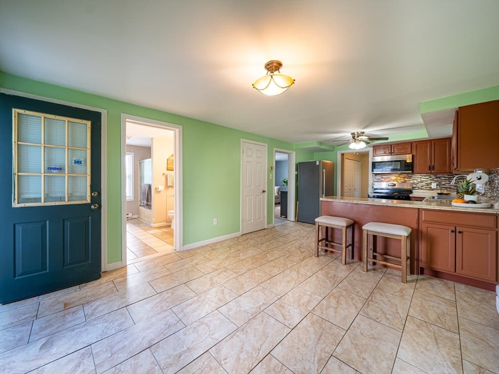 2 Amesbury St, Worcester MA 01605 photo 10