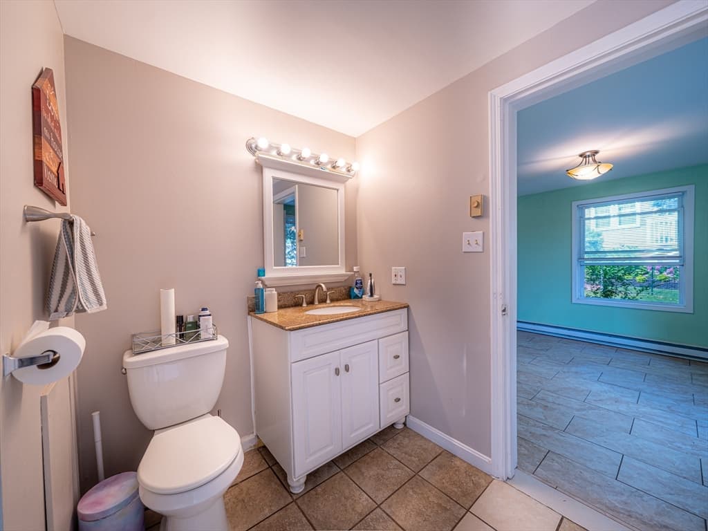 2 Amesbury St, Worcester MA 01605 photo 15