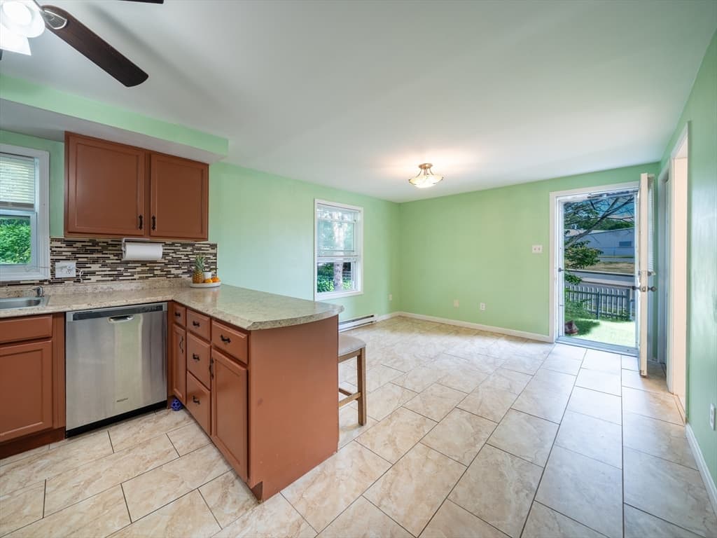 2 Amesbury St, Worcester MA 01605 photo 11