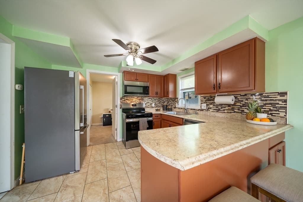 2 Amesbury St, Worcester MA 01605 photo 8