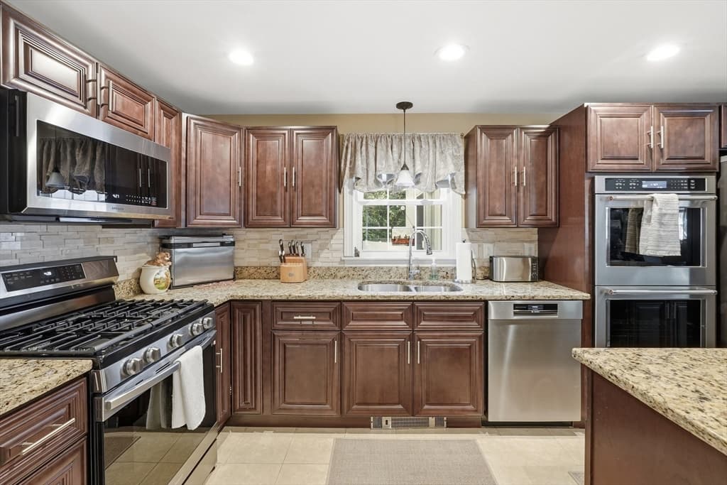 45 Constitution Dr, Leominster MA 01453 photo 14