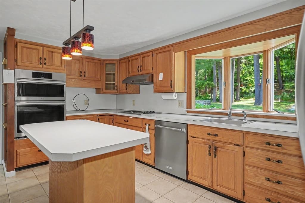 42 Ball St, Northborough MA 01532 photo 4