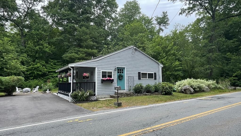 Single Family Residence at 171 Mill St, Raynham MA 02767, Raynham, photo 2 of 16