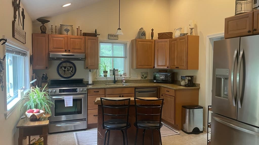Single Family Residence at 171 Mill St, Raynham MA 02767, Raynham, photo 8 of 16
