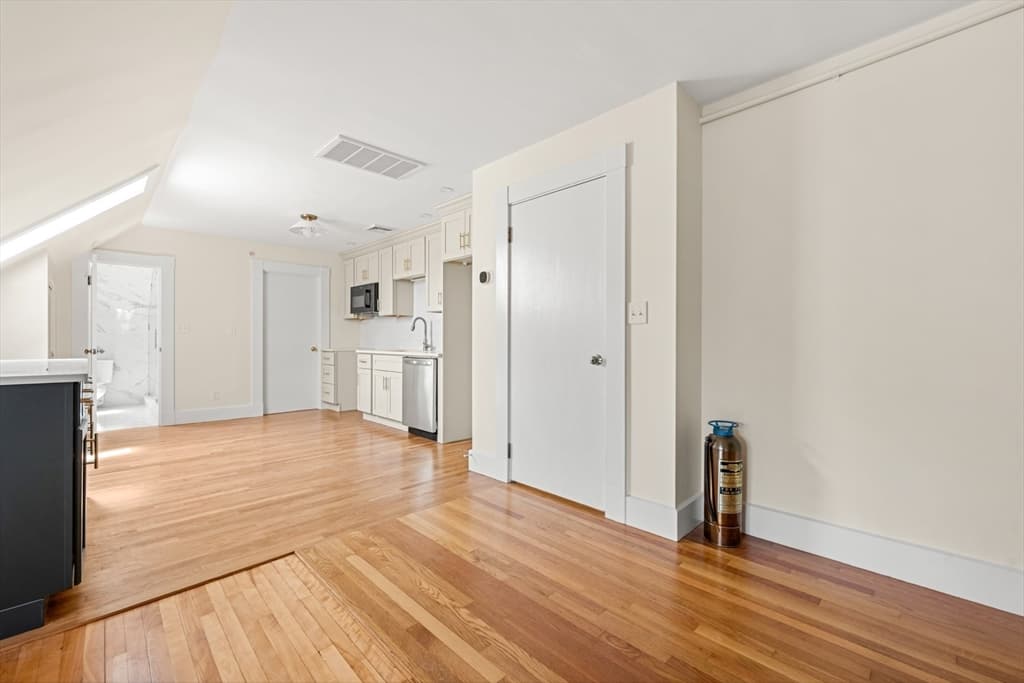 Condominium at 18 Loring Avenue # 3, Salem MA 01970, photo 5 of 22