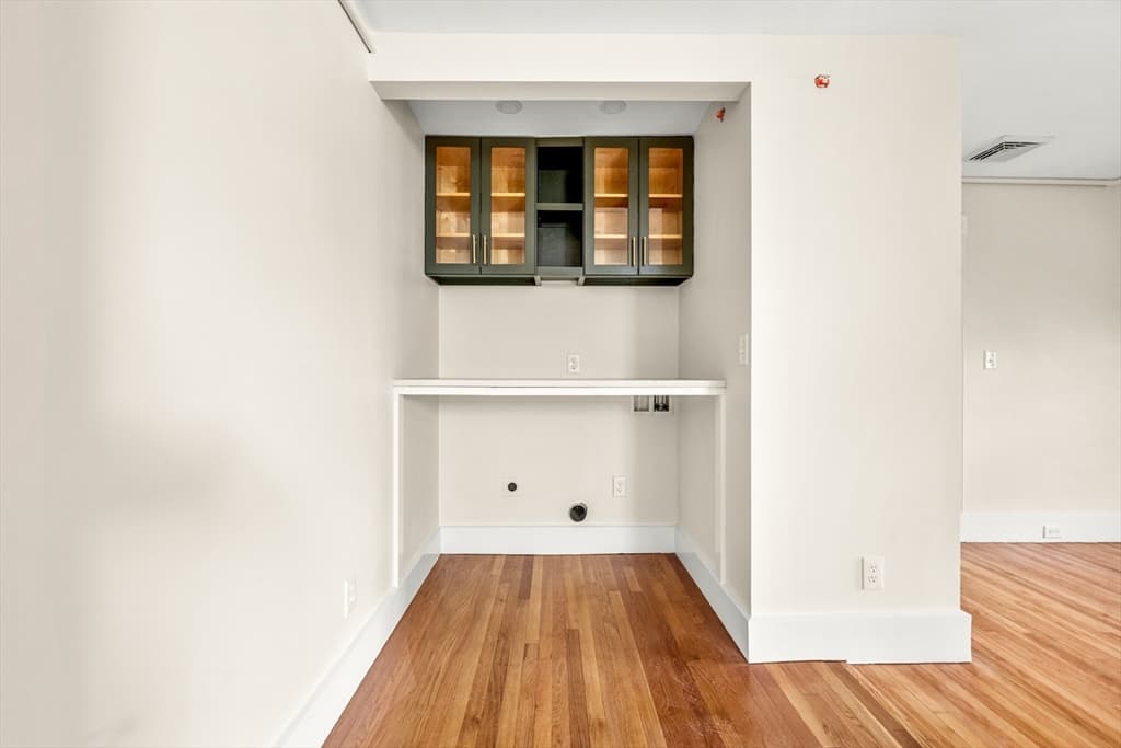 Condominium at 18 Loring Avenue # 3, Salem MA 01970, photo 9 of 22