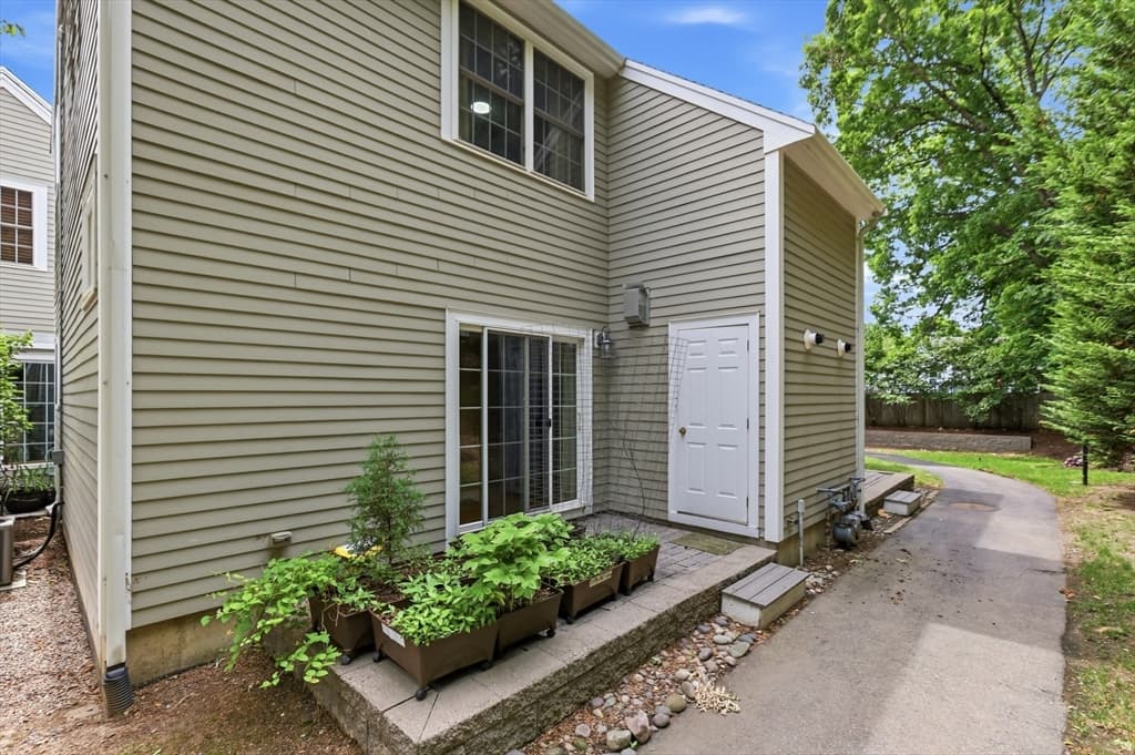 Condominium at 11 Brookside Rd # 3, Braintree MA 02184, photo 21 of 26