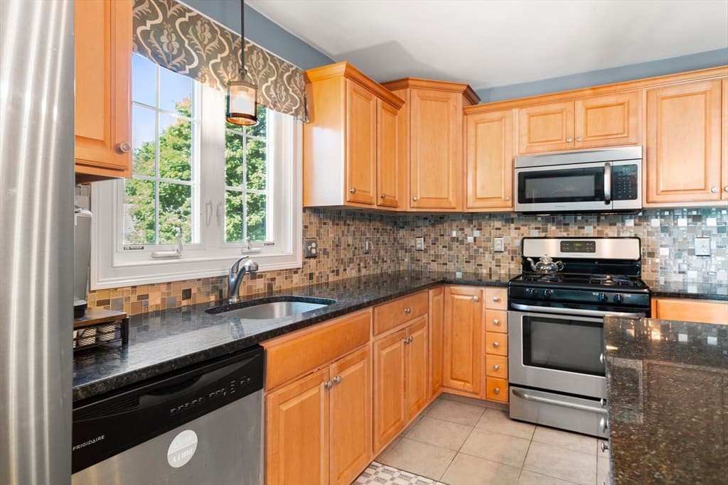 Condominium at 583 Plymouth St # 583, Middleboro MA 02346, photo 6 of 35