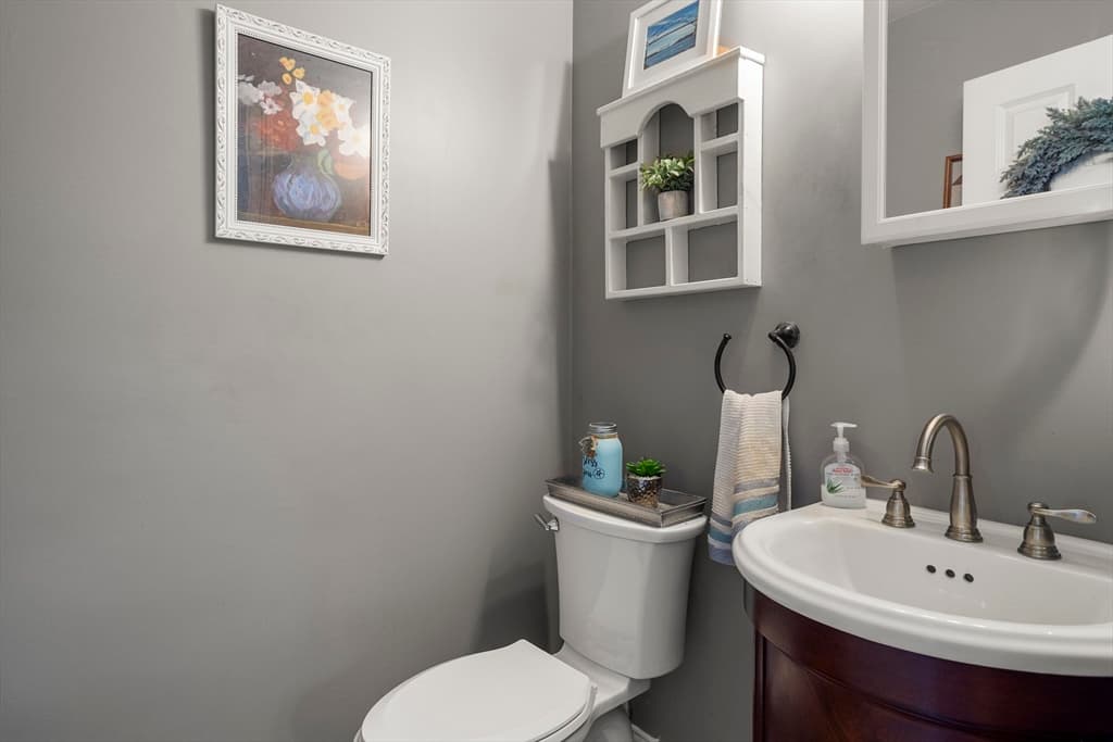 Condominium at 583 Plymouth St # 583, Middleboro MA 02346, photo 32 of 35