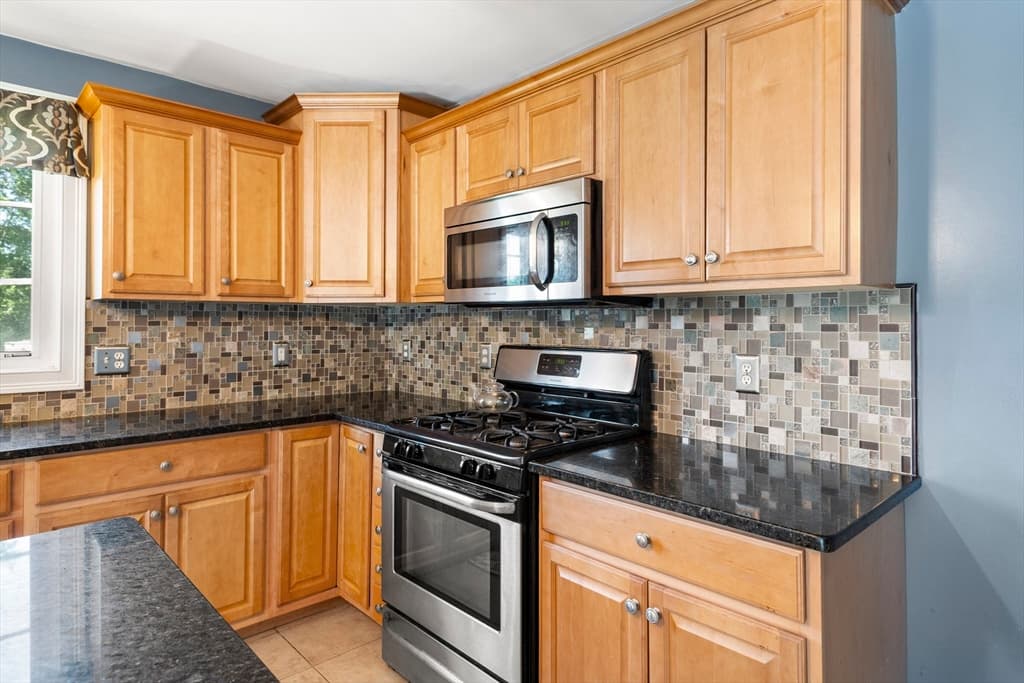 Condominium at 583 Plymouth St # 583, Middleboro MA 02346, photo 9 of 35