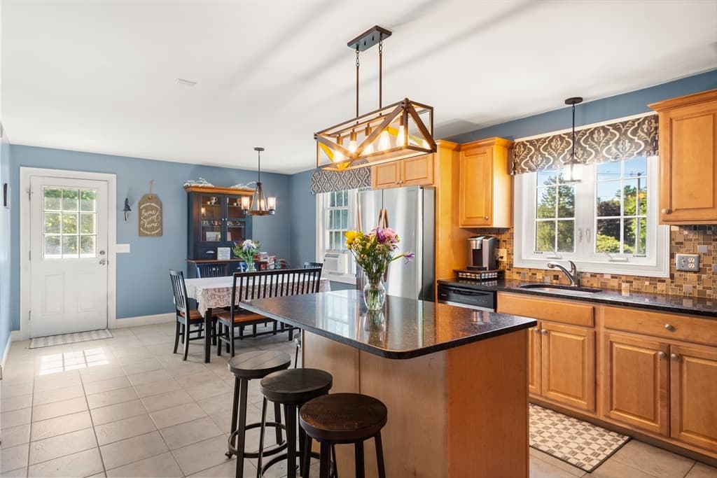 Condominium at 583 Plymouth St # 583, Middleboro MA 02346, photo 10 of 35