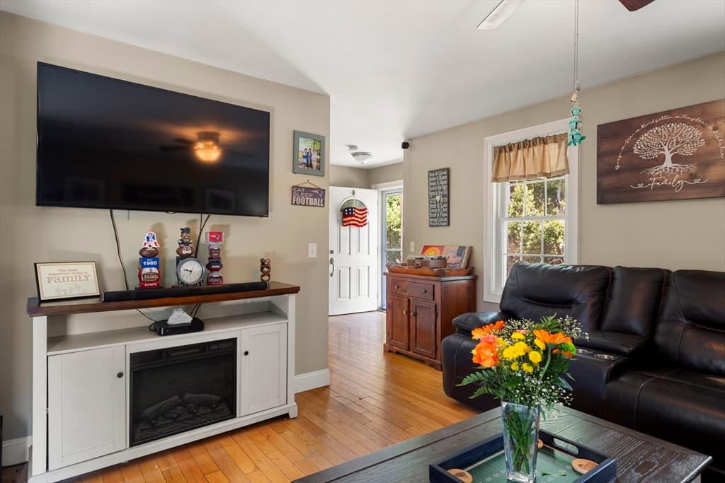 Condominium at 583 Plymouth St # 583, Middleboro MA 02346, photo 14 of 35
