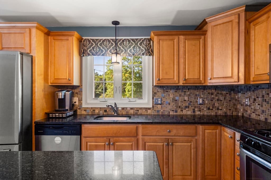 Condominium at 583 Plymouth St # 583, Middleboro MA 02346, photo 8 of 35