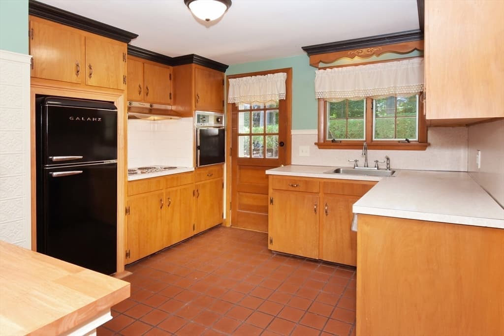 39 Winona Street, Peabody MA 01960 photo 9