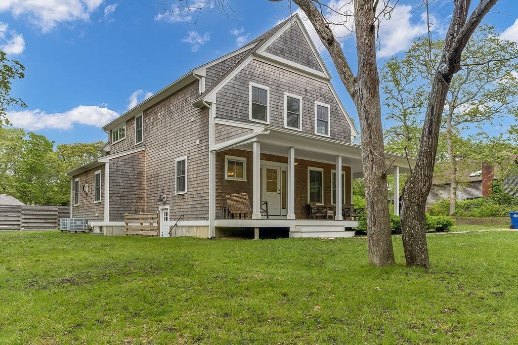 28 Grovedale Road, Oak Bluffs MA 02568