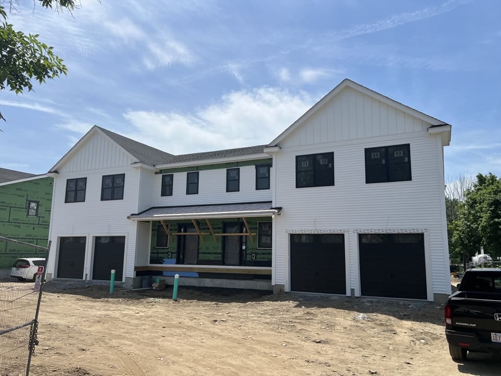 Condominium at 161 Dean # 1, Norwood MA 02062, Norwood, photo 2 of 5