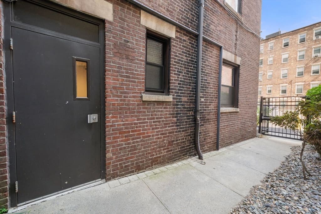 Condominium at 30 Peterborough # H, Boston MA 02215, photo 23 of 34