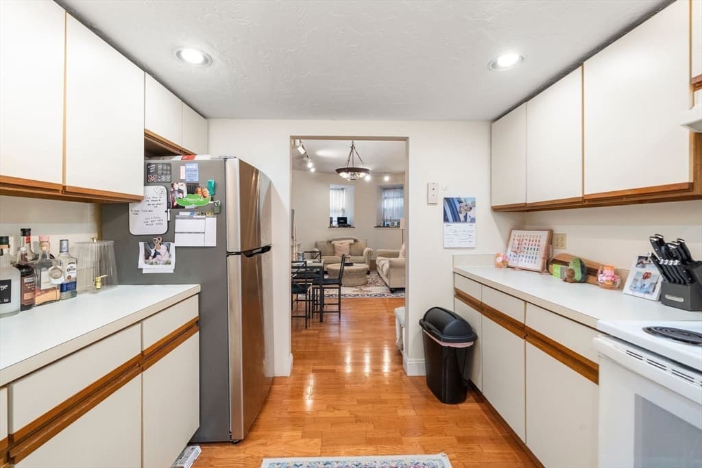 Condominium at 30 Peterborough # H, Boston MA 02215, photo 9 of 34