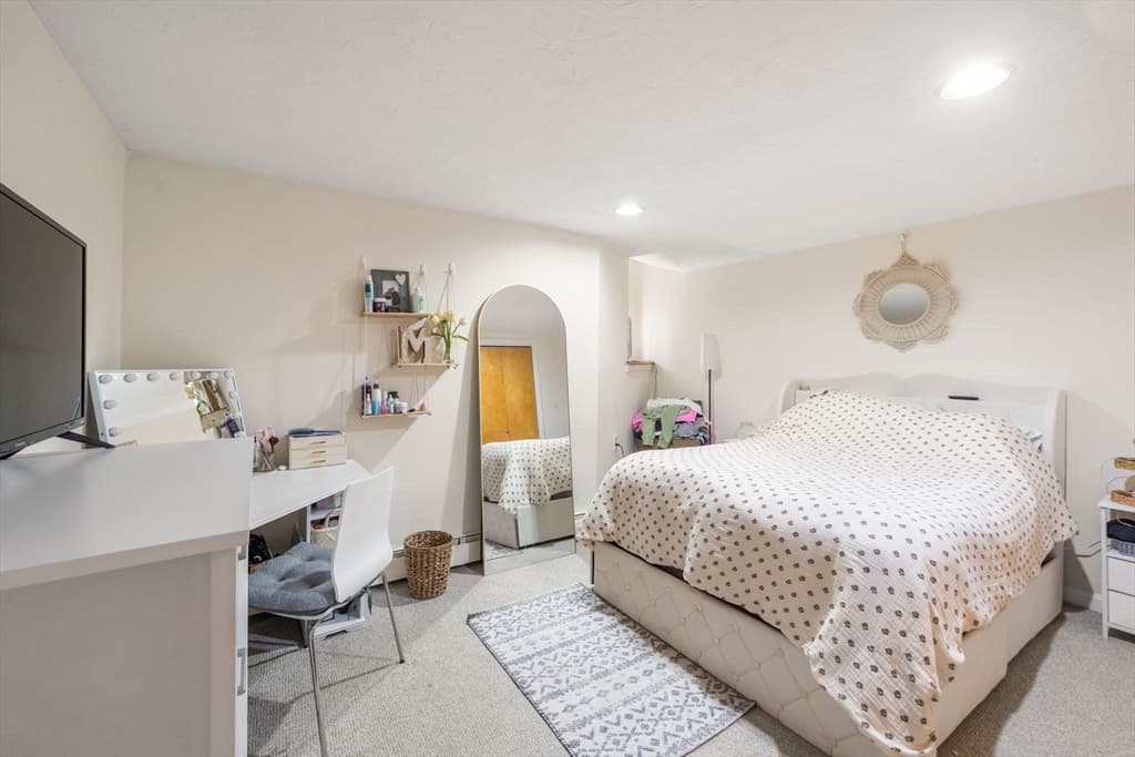 Condominium at 30 Peterborough # H, Boston MA 02215, photo 10 of 34