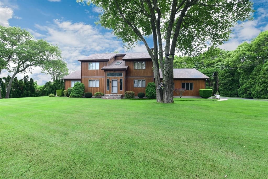 Single Family Residence at 1 Homestead Rd, Bourne MA 02562, photo 2 of 36
