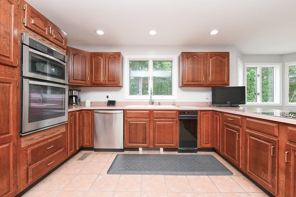 Single Family Residence at 1 Homestead Rd, Bourne MA 02562, photo 5 of 36