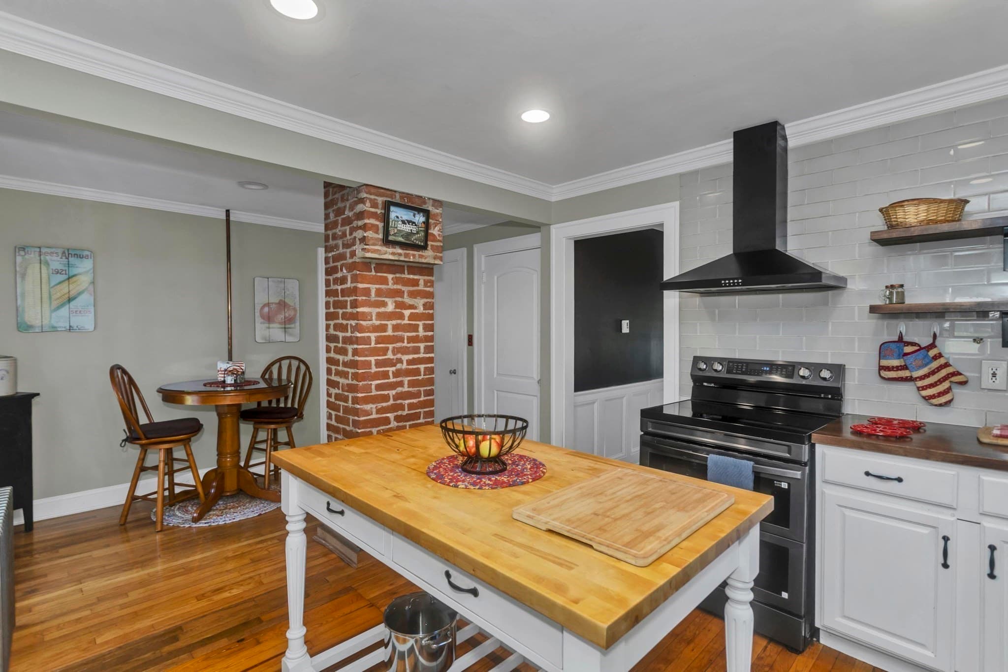 Single Family Residence at 138 Vining Hill Rd, Southwick MA 01077, Southwick, photo 10 of 32