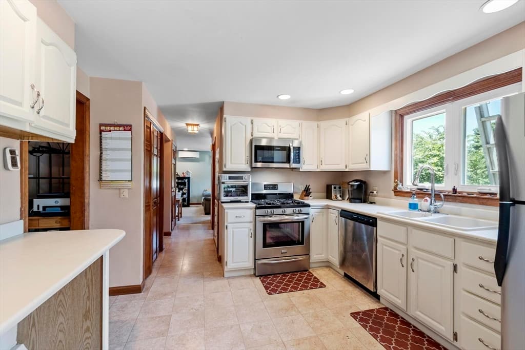 Single Family Residence at 515 Prospect St., West Boylston MA 01583, photo 6 of 27