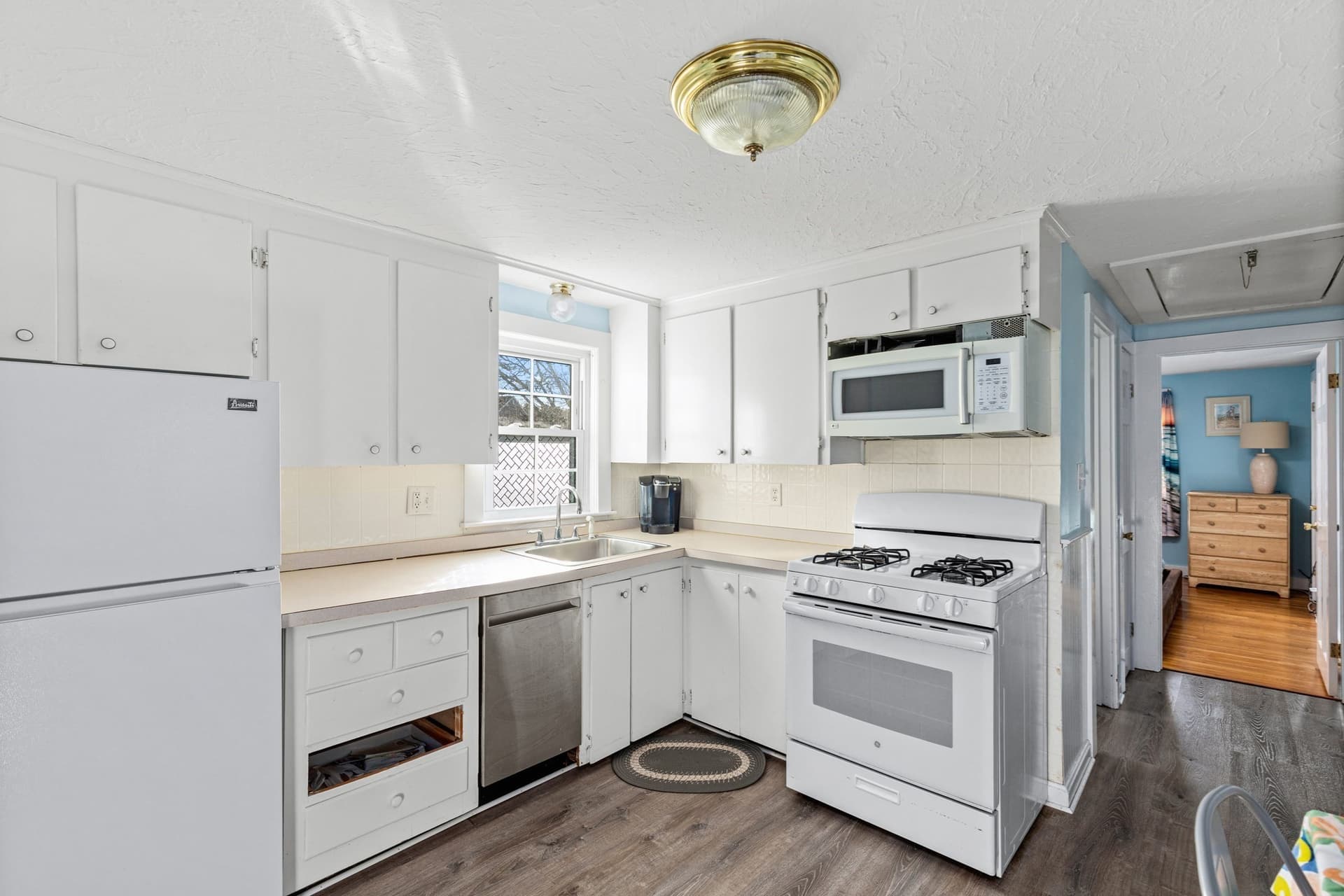 Single Family Residence at 46 Pawkannawkut Dr, Yarmouth MA 02664, photo 6 of 26