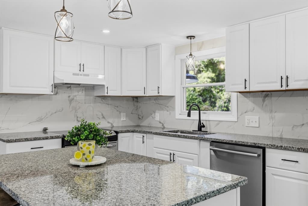 380 Brayton Rd, Tiverton RI 02878 photo 6