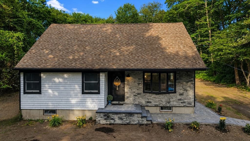 380 Brayton Rd, Tiverton RI 02878 photo 3