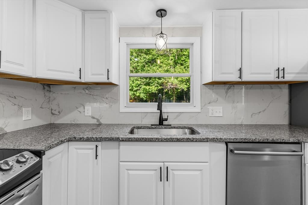 380 Brayton Rd, Tiverton RI 02878 photo 9