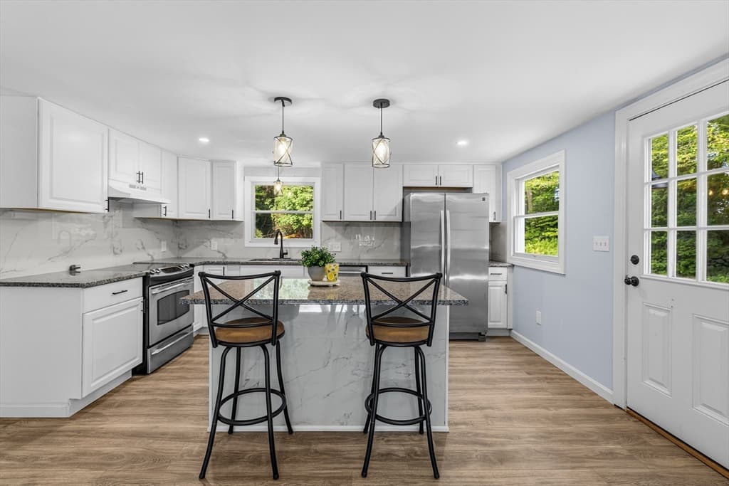380 Brayton Rd, Tiverton RI 02878 photo 4