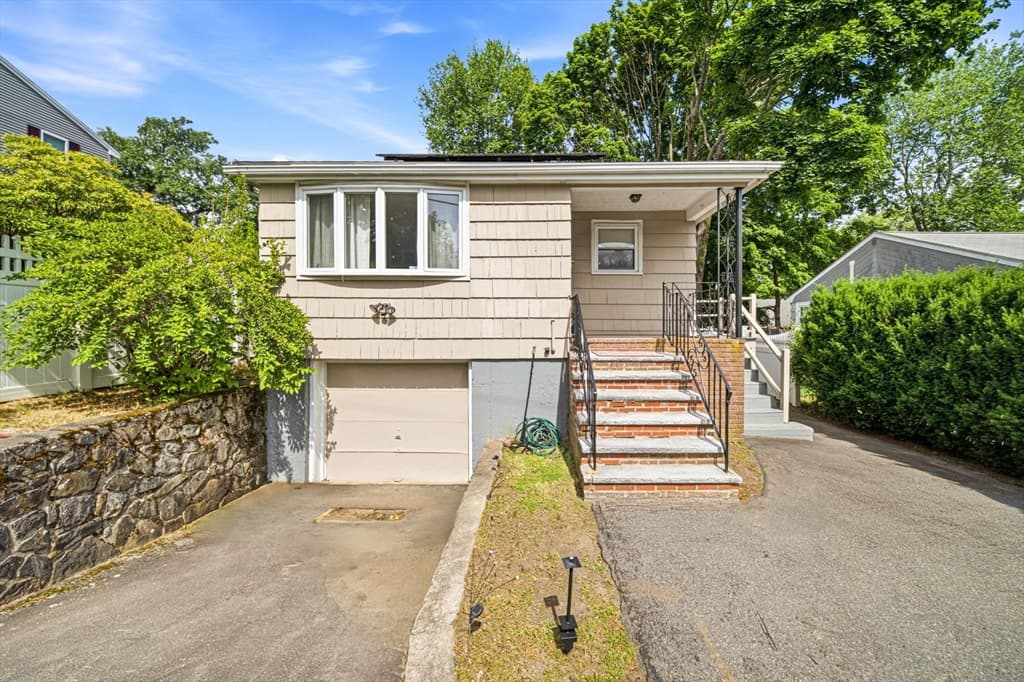 33 Fairchild Ave, Saugus MA 01906