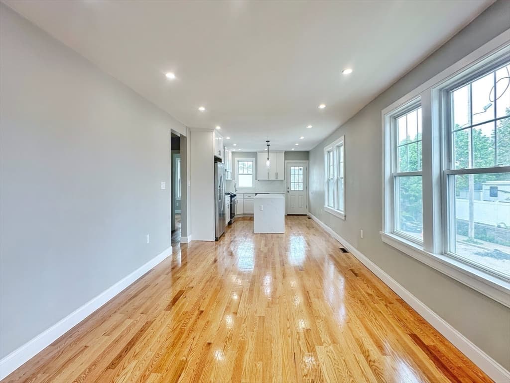 338 Sea St, Quincy MA 02169 photo 3