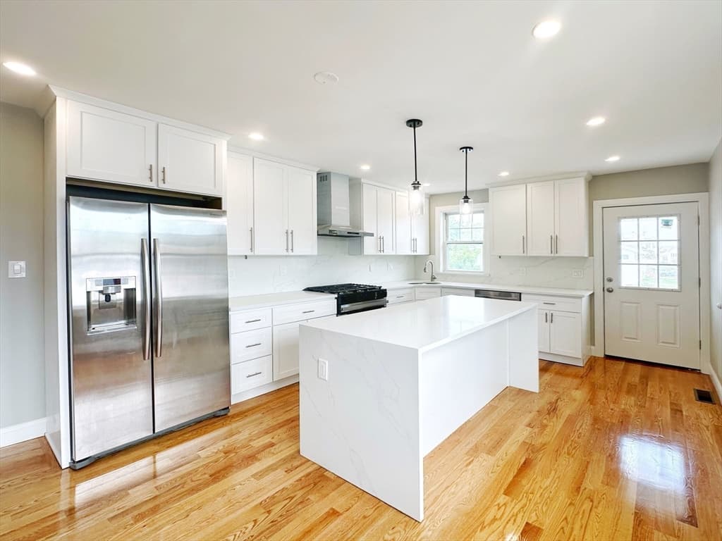 338 Sea St, Quincy MA 02169 photo 5