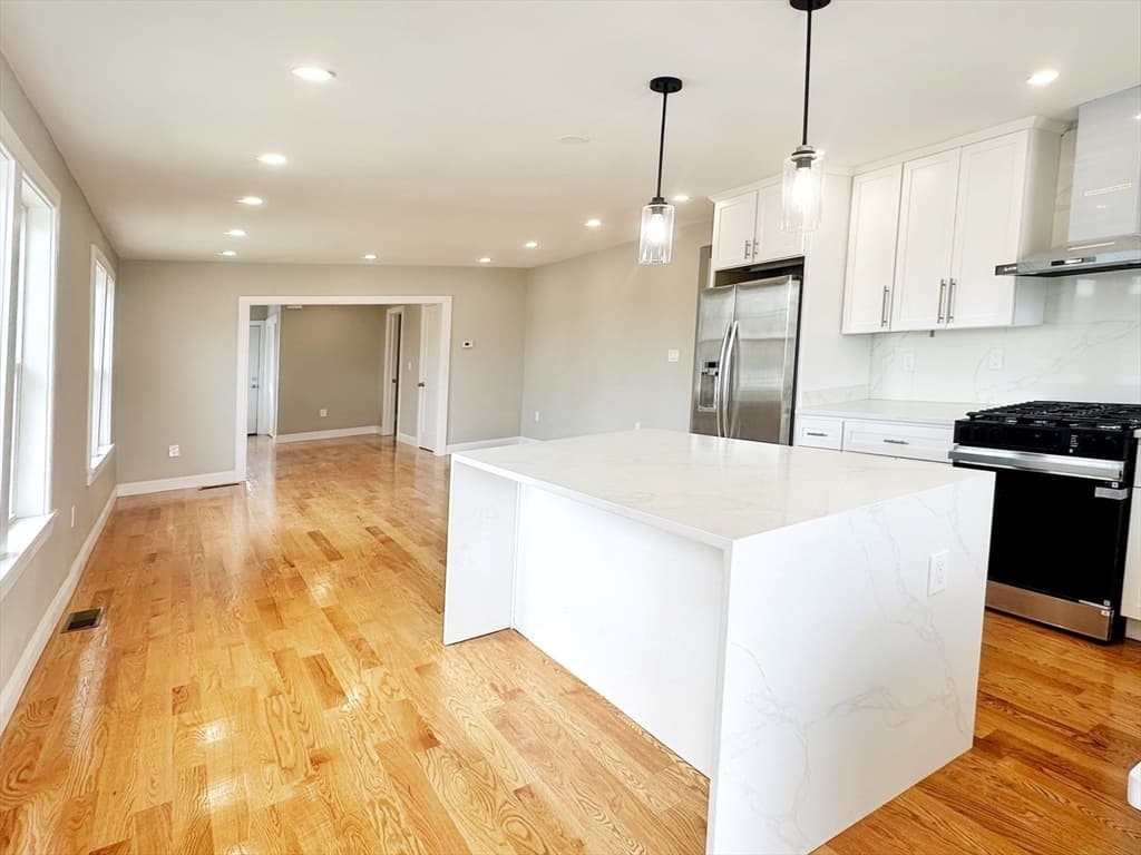 338 Sea St, Quincy MA 02169 photo 9