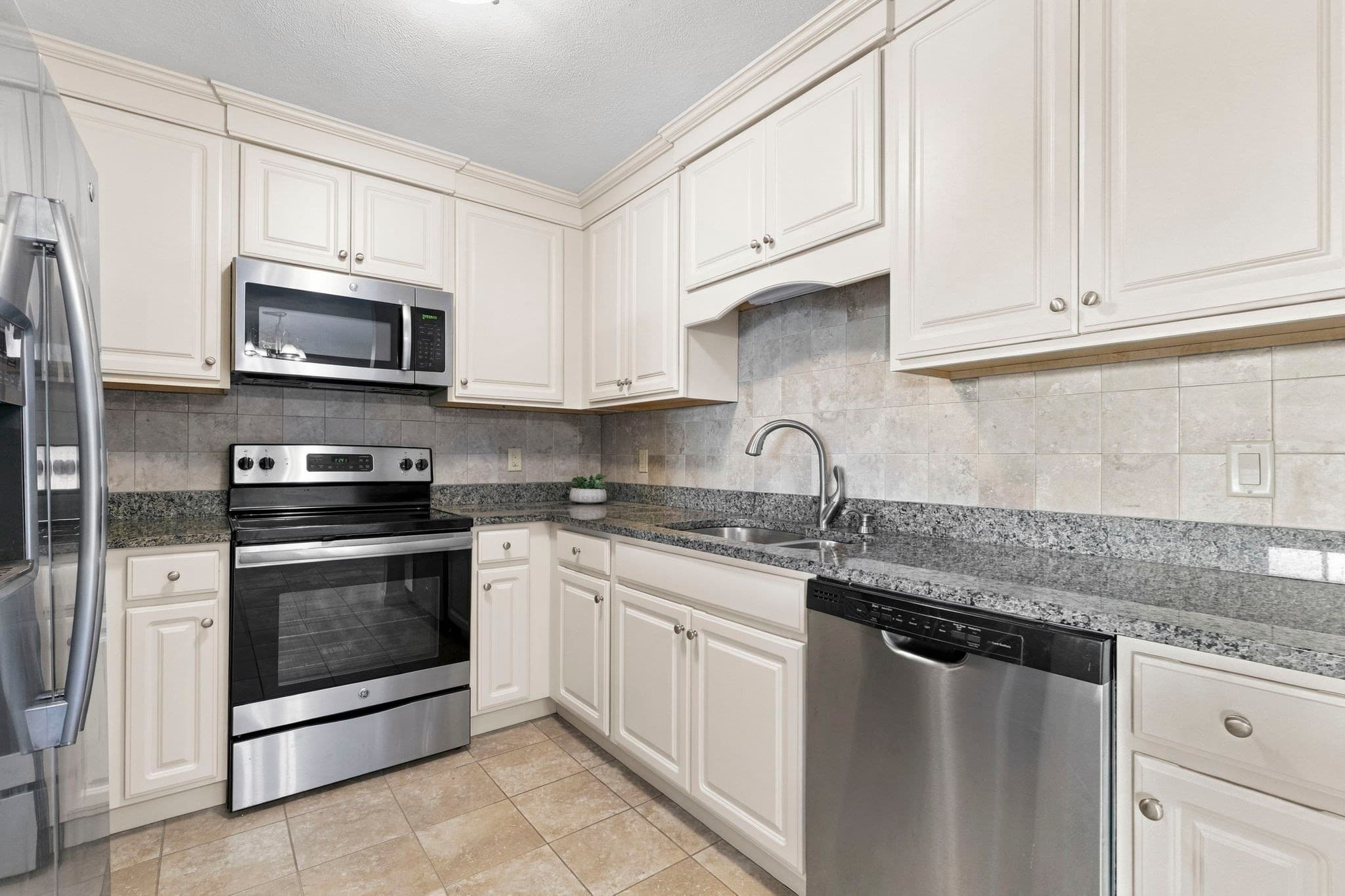 Condominium at 54 Broad Reach # 105, Weymouth MA 02191, photo 5 of 19