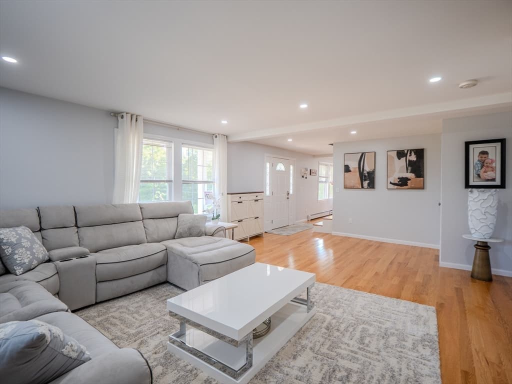1 Dolge Ct, Oxford MA 01540 photo 5