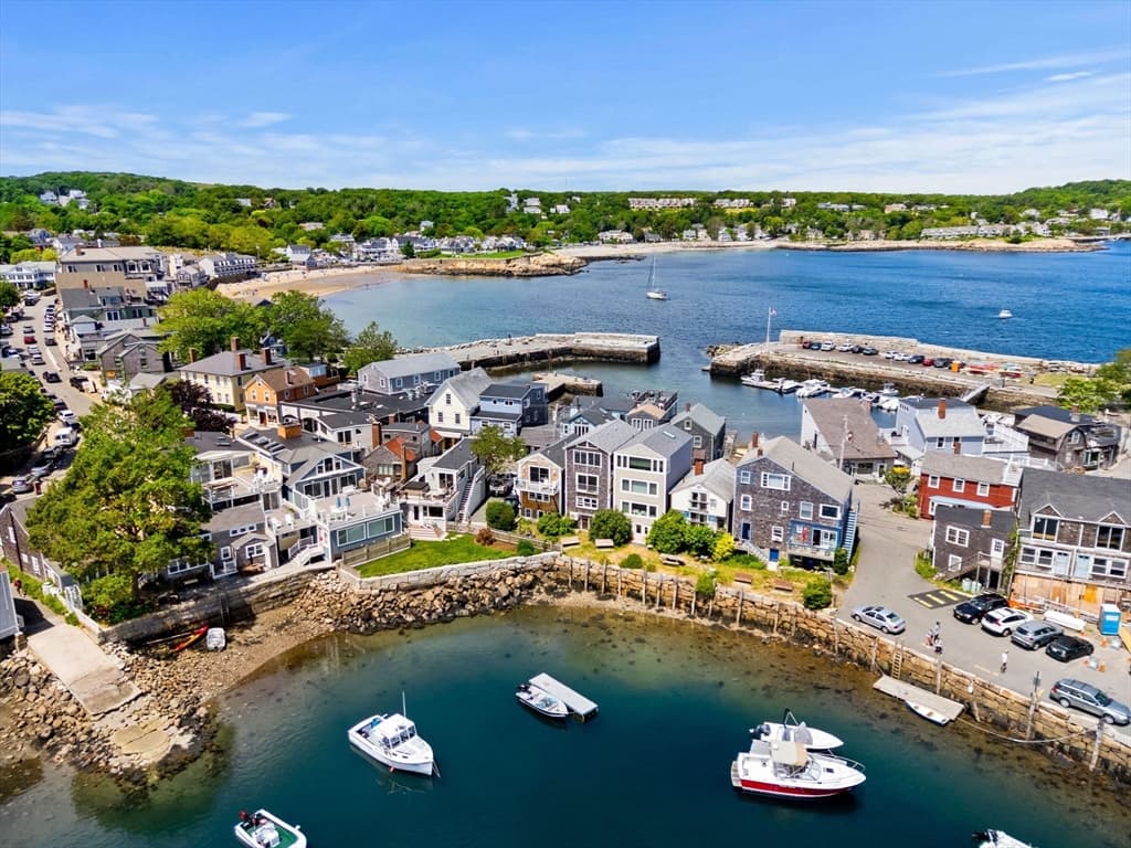 15 High St # D, Rockport MA 01966