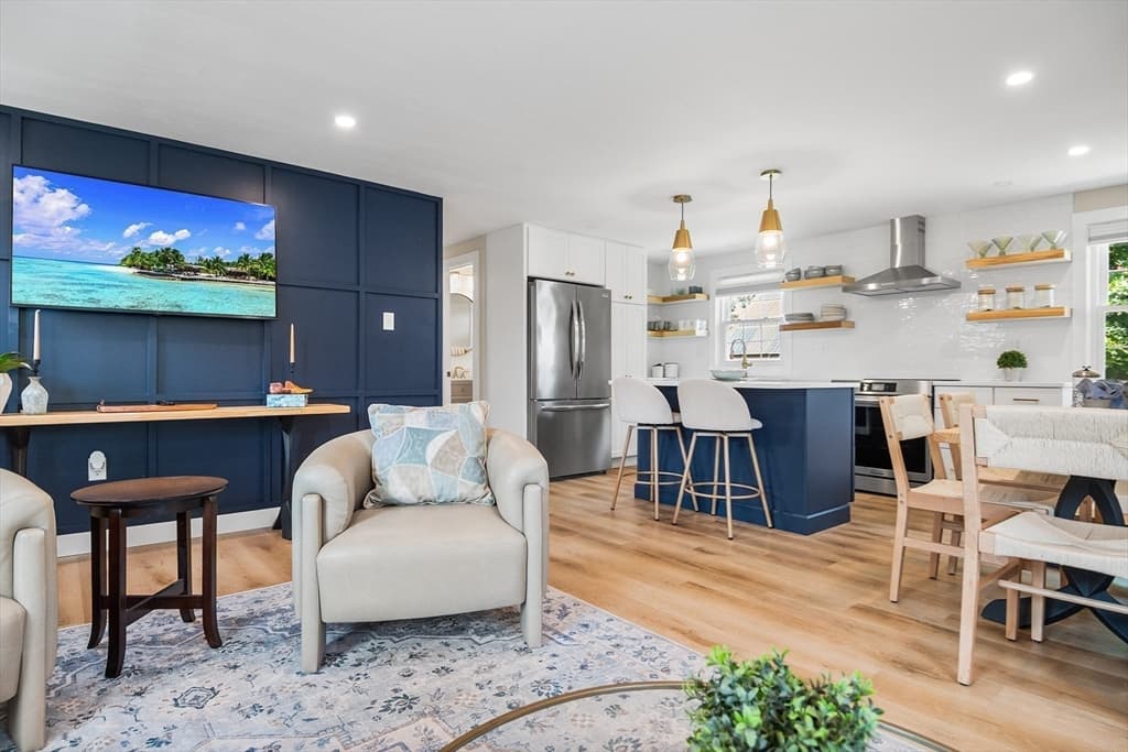 5 Field Rd, Gloucester MA 01930